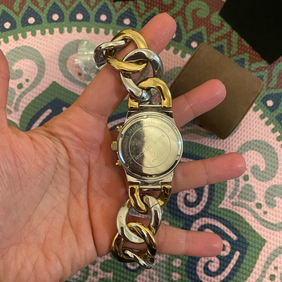 Authentic used women’s michael kors watch - Picture 4 of 6